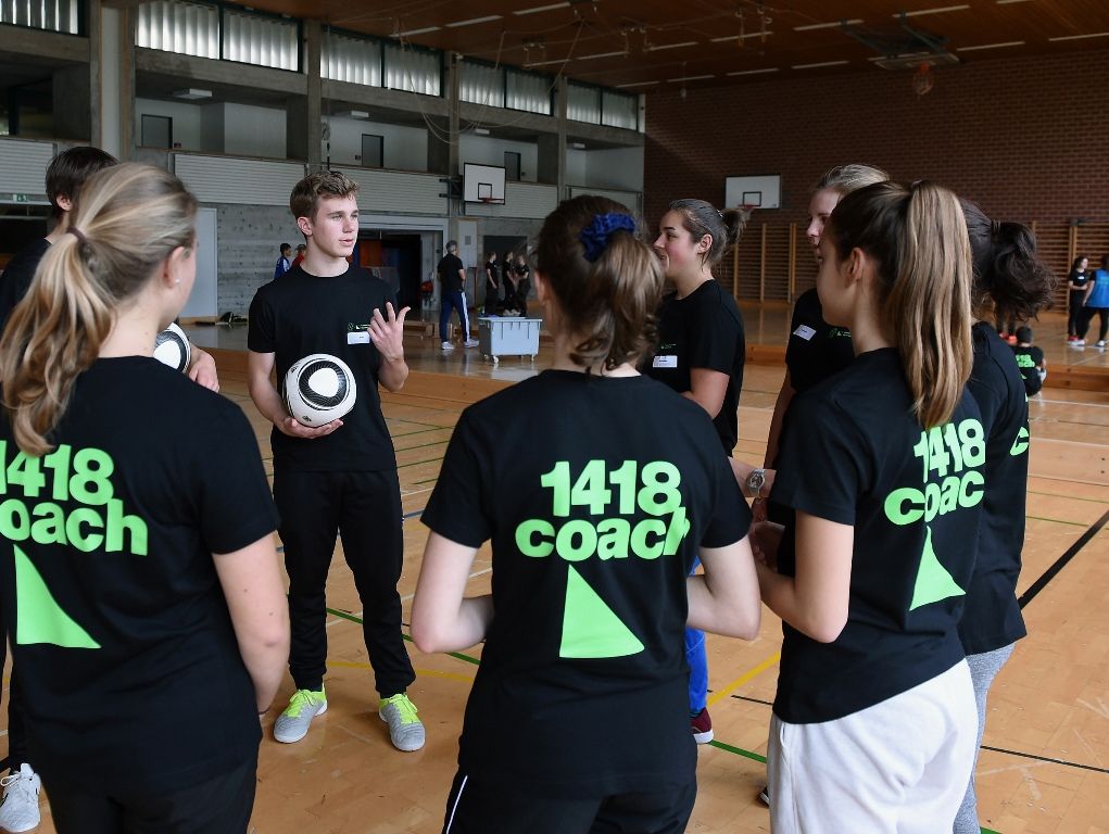 1418_Coach.jpg 1418_Coach